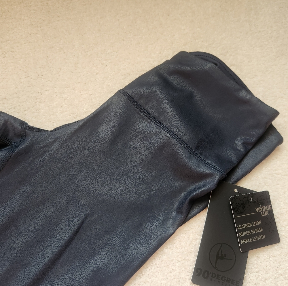 90 degree by reflex navy leggings. Size medium. NWT.